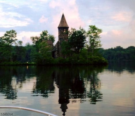 Exterior, Lake
