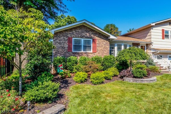 Exterior, Facade, Brick Facade, American Craftsman