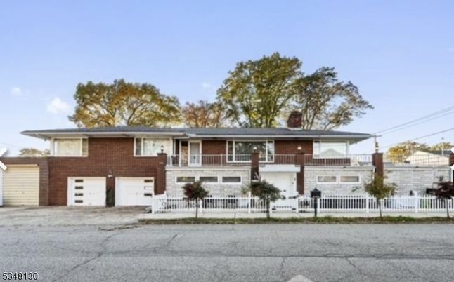 Attached, Exterior, Facade, Brick Facade, Raised Ranch