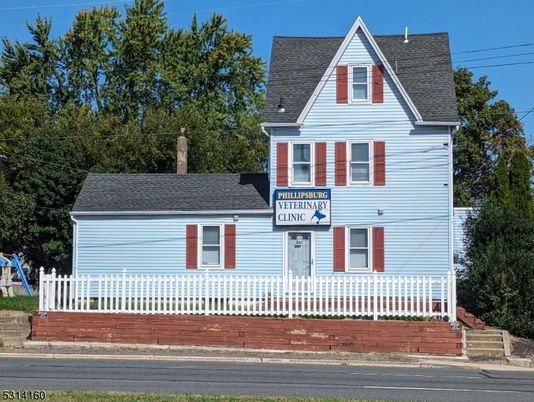 Exterior, Facade, Queen Anne Victorian