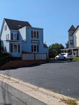 Exterior, Facade, Queen Anne Victorian