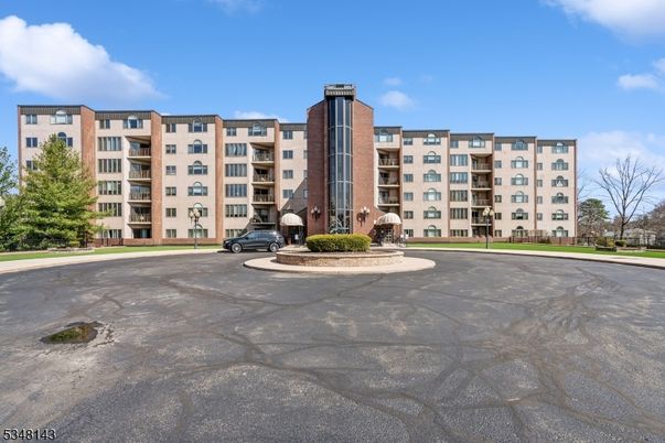 Exterior, Facade, Condo Building