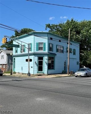 Attached, Exterior, Facade, Rowhouse