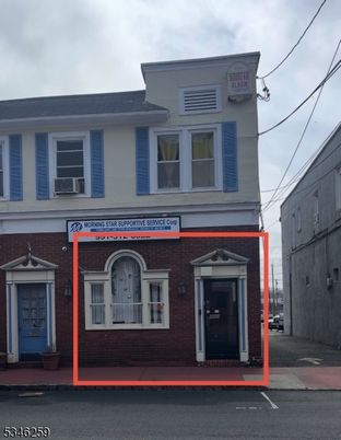 Exterior, Facade, Brick Facade, Rowhouse