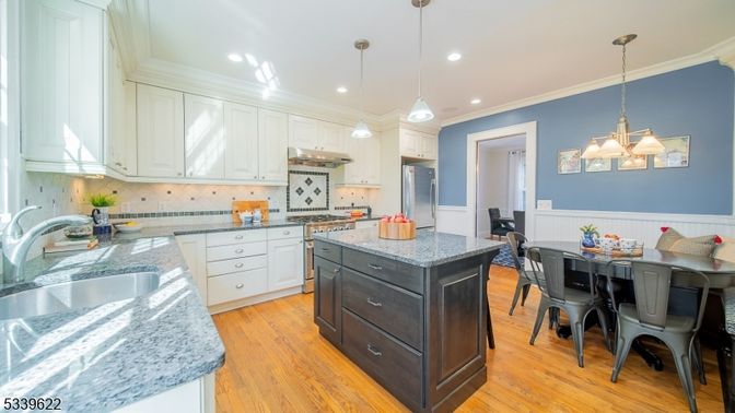 Dining room, Interior, Kitchen, Pendant Lights, Recessed Lighting, Stainless Steel Appliances, Wood Texture Flooring