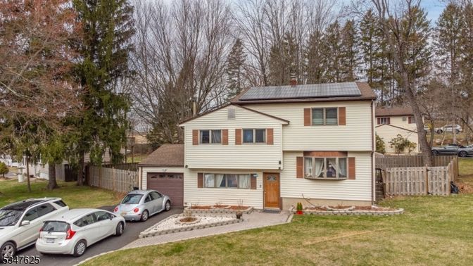 Attached, Exterior, Facade, Solar Panels, Split Level