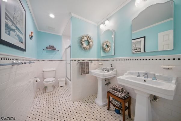 Bathroom, Interior, Recessed Lighting