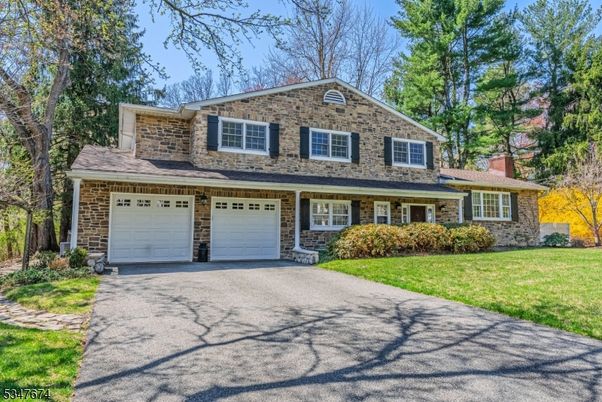 Attached, Exterior, Facade, Cape Cod
