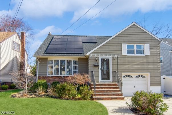 Attached, Exterior, Facade, Solar Panels, Split Level