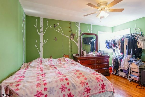 Bedroom, Interior, Walk-in Closets, Wood Texture Flooring