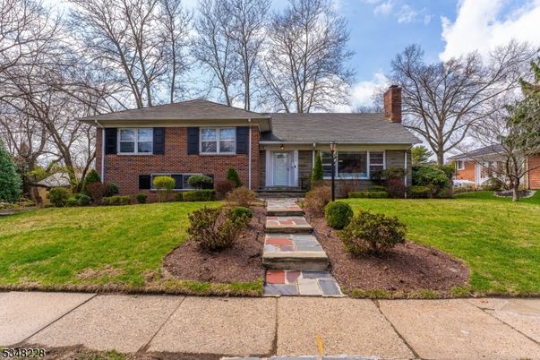 Exterior, Facade, Brick Facade, Split Level