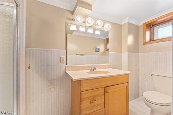 Bathroom, Interior, Tile Countertops