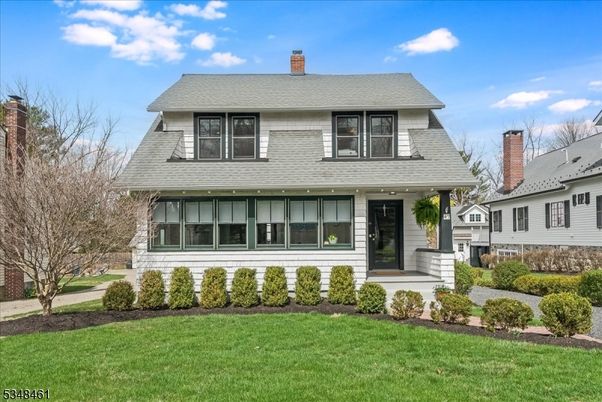 Exterior, Facade, American Foursquare