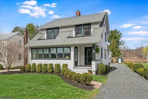 Exterior, Facade, American Foursquare