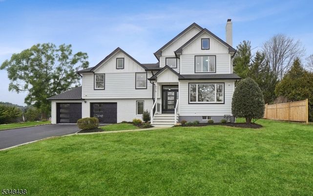 Attached, Exterior, Facade, Farmhouse