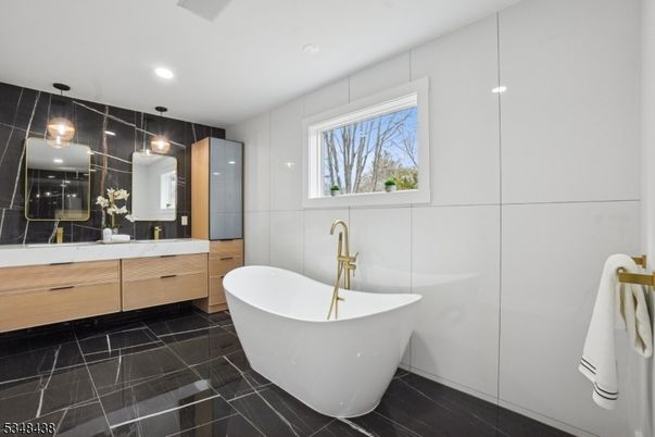 Bathroom, Dual Sink Vanities, Free Standing Baths, Interior, Recessed Lighting