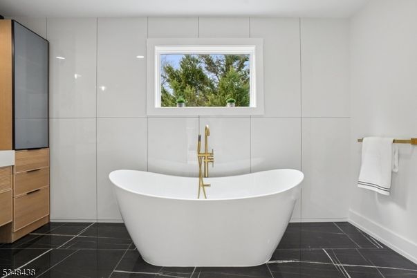Bathroom, Free Standing Baths, Interior