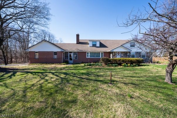 Backyard, Exterior, Facade, Brick Facade, Ranch