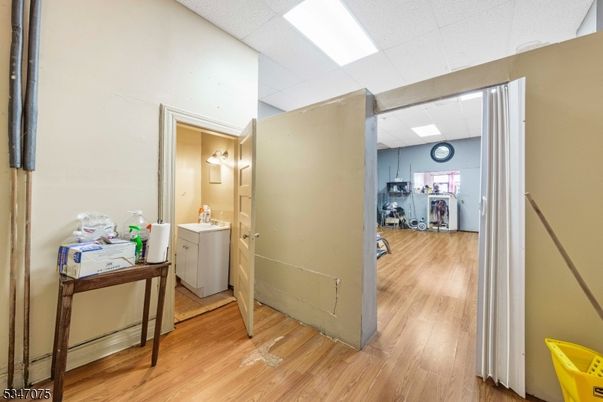 Interior, Washer, Wood Texture Flooring