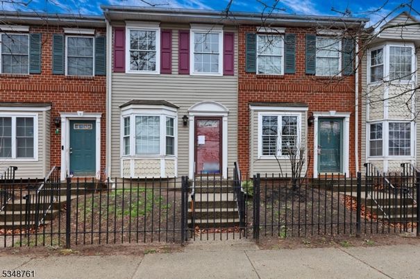 Exterior, Facade, Brick Facade, Rowhouse