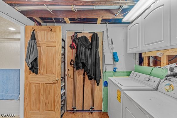 Interior, Washer, Wood Texture Flooring