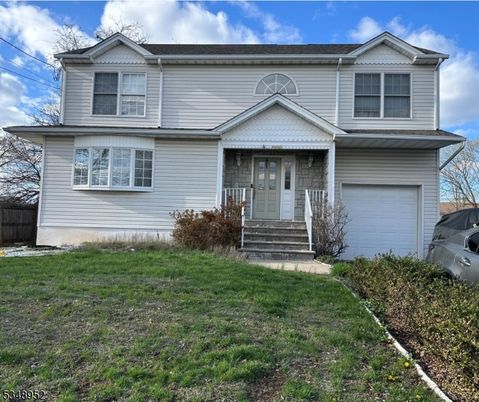 Attached, Exterior, Facade, American Craftsman