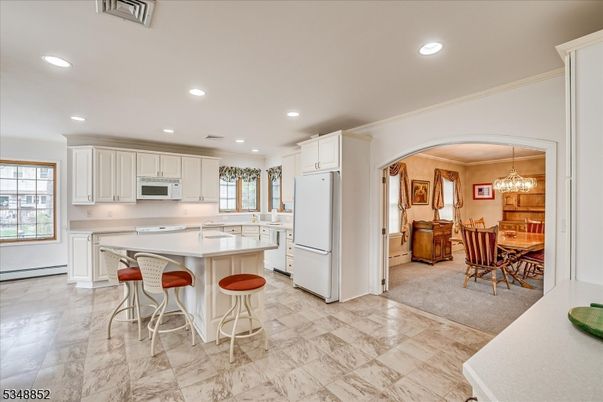 Chandelier, Dining room, Interior, Kitchen, Marble, Recessed Lighting
