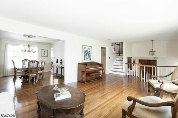 Chandelier, Dining room, Interior, Pendant Lights, Piano, Wood Texture Flooring