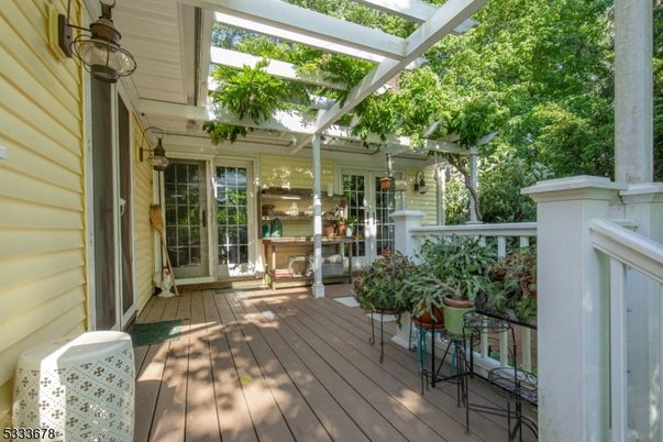 Exterior, Wood Texture Flooring