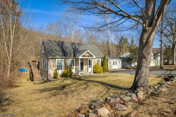 Backyard, Exterior, Facade, Cape Cod