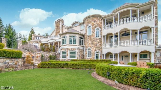 Backyard, Exterior, Facade, Queen Anne Victorian