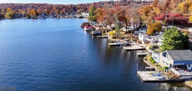 Exterior, Lake