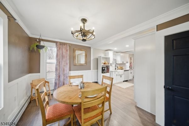 Chandelier, Dining room, Interior, Kitchen, Recessed Lighting, Wood Texture Flooring