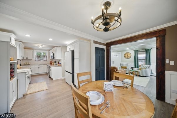 Chandelier, Dining room, Interior, Kitchen, Living room, Recessed Lighting, Wood Texture Flooring