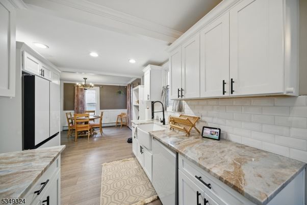 Chandelier, Dining room, Interior, Kitchen, Recessed Lighting, Wood Texture Flooring