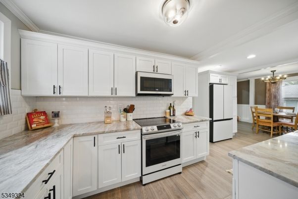 Chandelier, Dining room, Interior, Kitchen, Recessed Lighting, Stainless Steel Appliances, Wood Texture Flooring