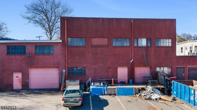 Attached, Exterior, Facade, Brick Facade, Rowhouse