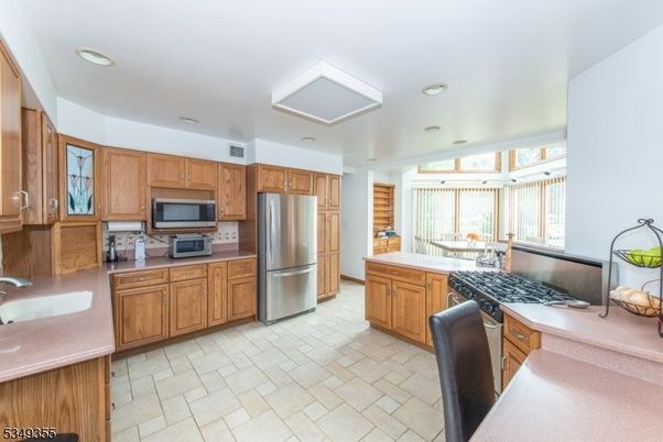Dining room, Interior, Kitchen, Recessed Lighting, Stainless Steel Appliances