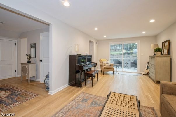 Interior, Piano, Recessed Lighting, Wood Texture Flooring
