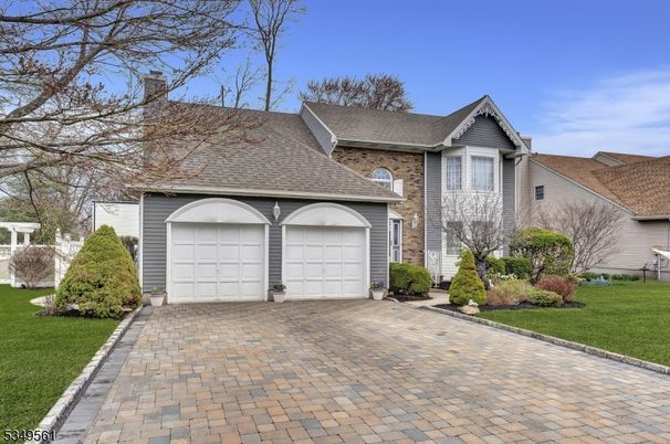 Attached, Exterior, Facade, Brick Facade, French Provincial