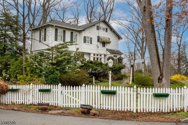 Backyard, Exterior, Facade, Queen Anne Victorian