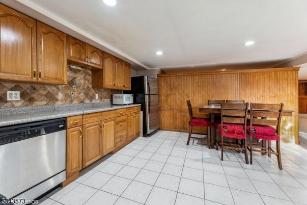 Dining room, Interior, Kitchen, Recessed Lighting, Stainless Steel Appliances