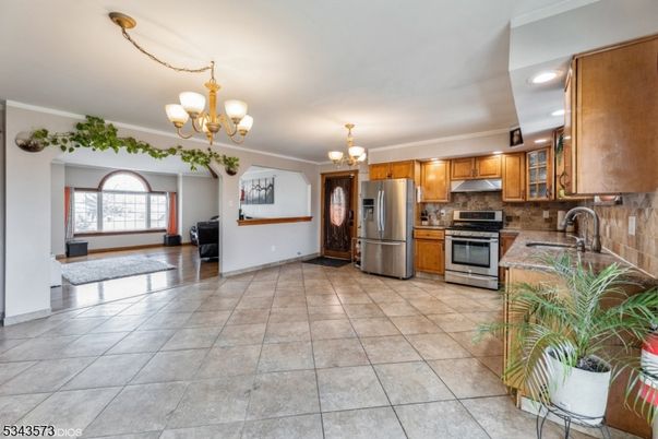 Chandelier, Interior, Kitchen, Recessed Lighting, Stainless Steel Appliances