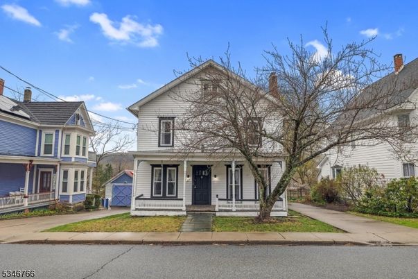 Exterior, Facade, Queen Anne Victorian