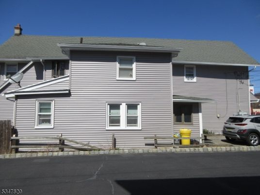 Exterior, Facade, Rowhouse
