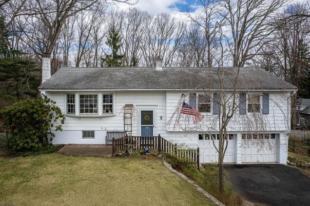 Attached, Exterior, Facade, Raised Ranch