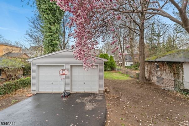 Detached Garage, Exterior
