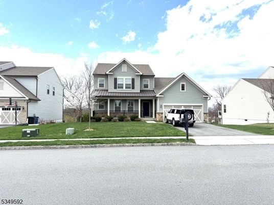Attached, Exterior, Facade, Farmhouse