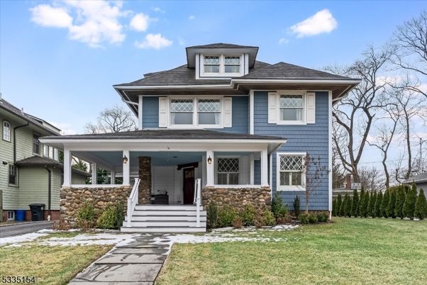 Exterior, Facade, American Foursquare