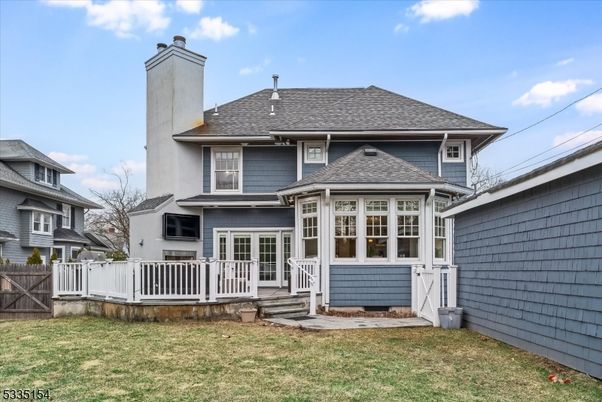 Exterior, Facade, Queen Anne Victorian